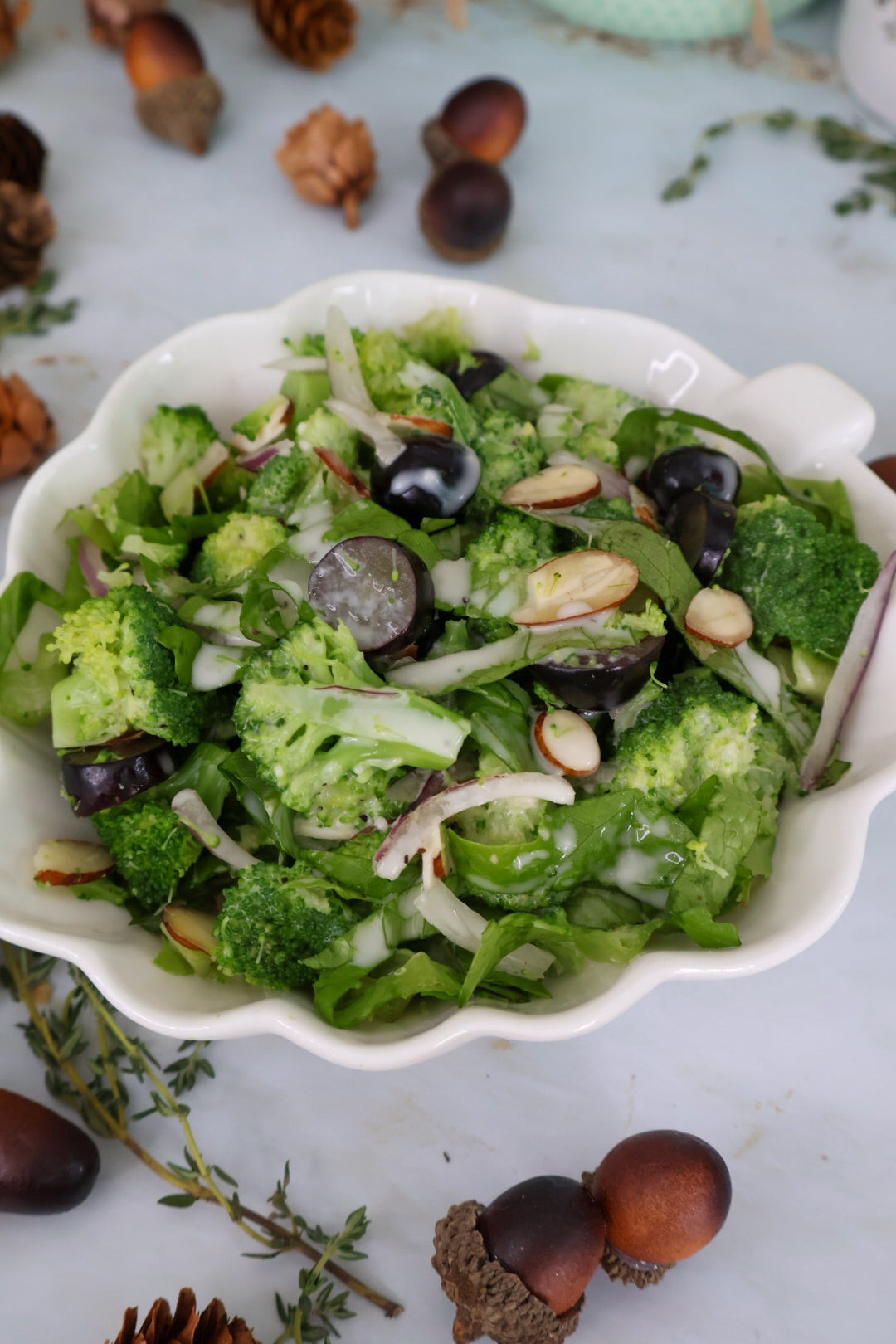 Ensalada de Brócoli con Uvas y Almendras
