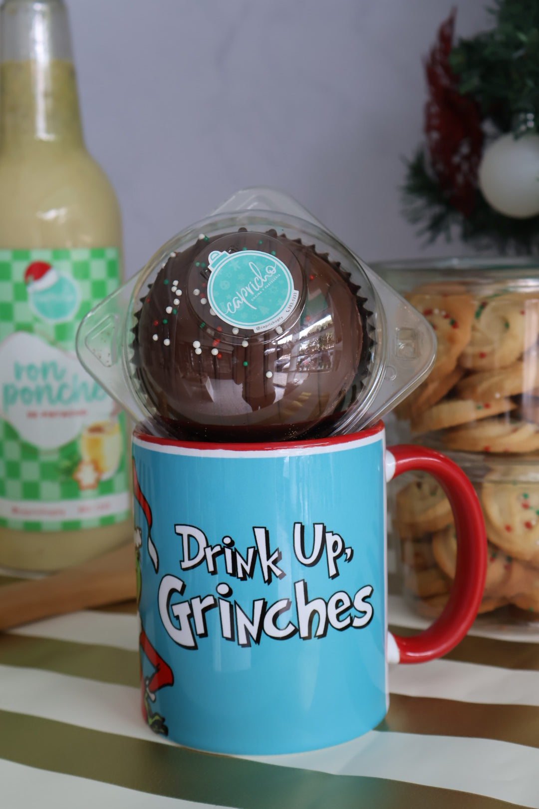 Taza Navideña y Hot Chocolate Bomb